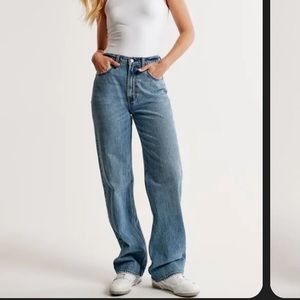 A&F Loose Jean High Rise 27S in Medium Wash